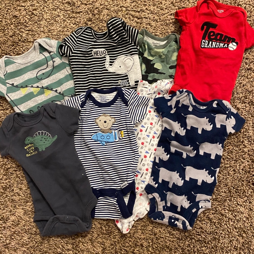 8 newborn onesies